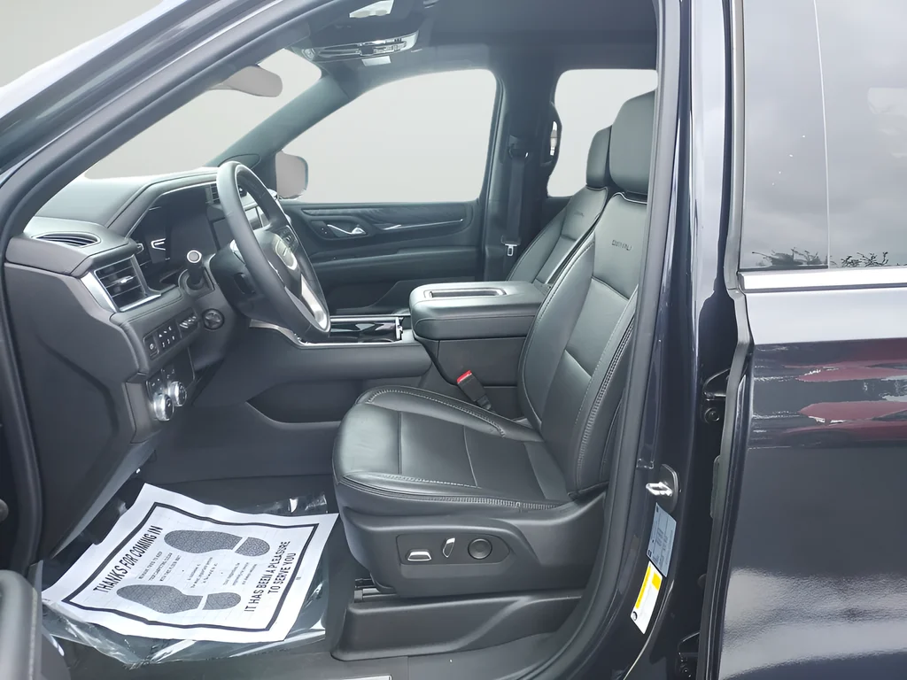Used 2023 Silver GMC Denali image 9