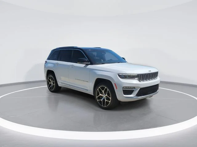 Used 2022 White Jeep Summit Reserve image 2