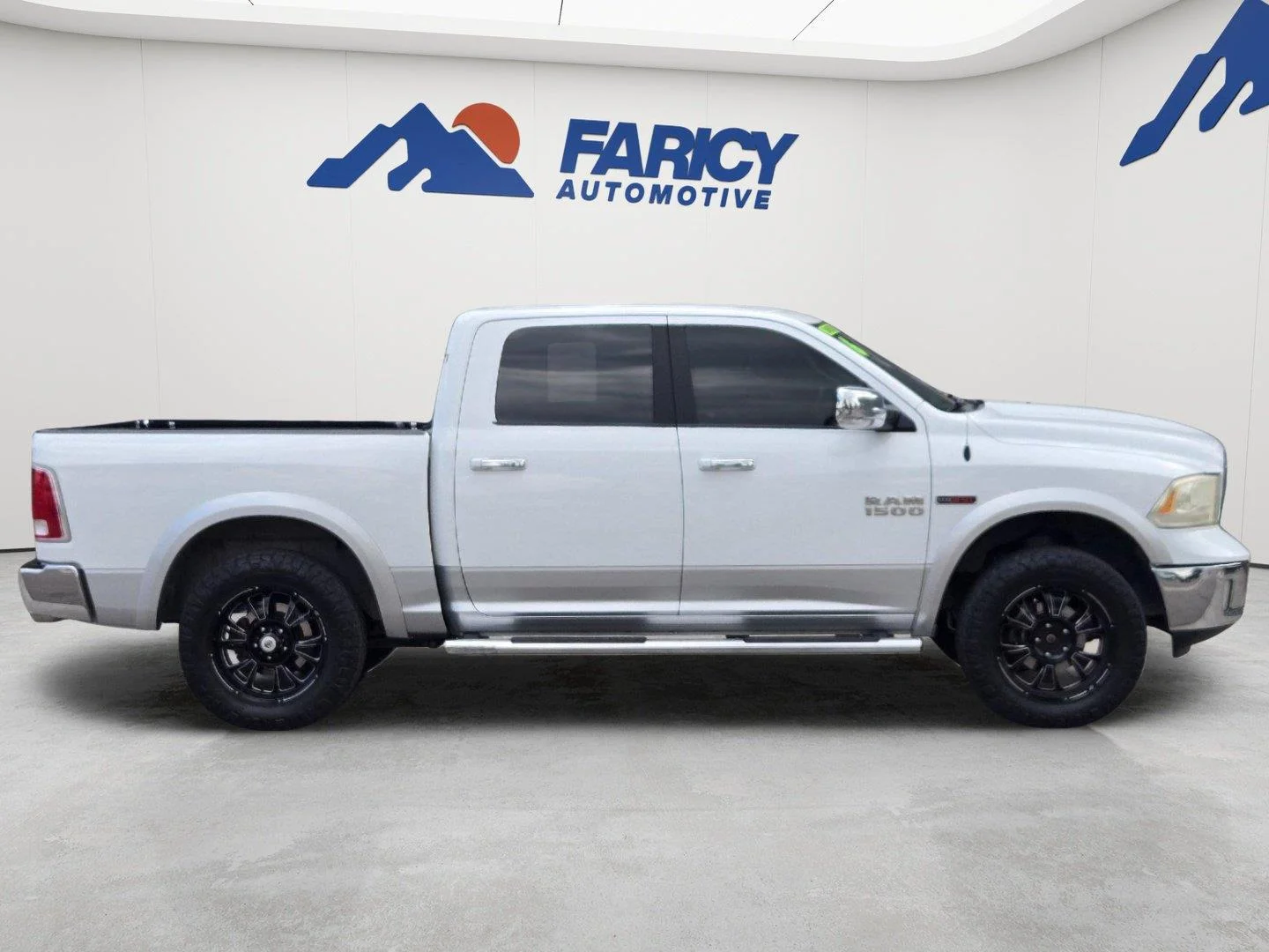 Used 2016 Bright White Clearcoat Ram Laramie image 4