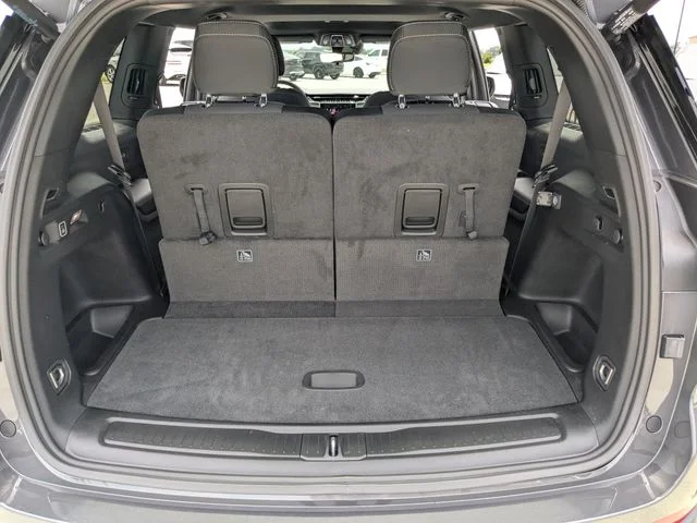 New 2026 Baltic Gray Metallic Clear-Coat Exterior Paint Jeep Laredo X image 10