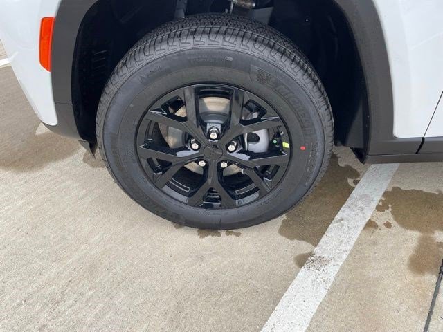 New 2026 Bright White Clearcoat Jeep Laredo Altitude image 9