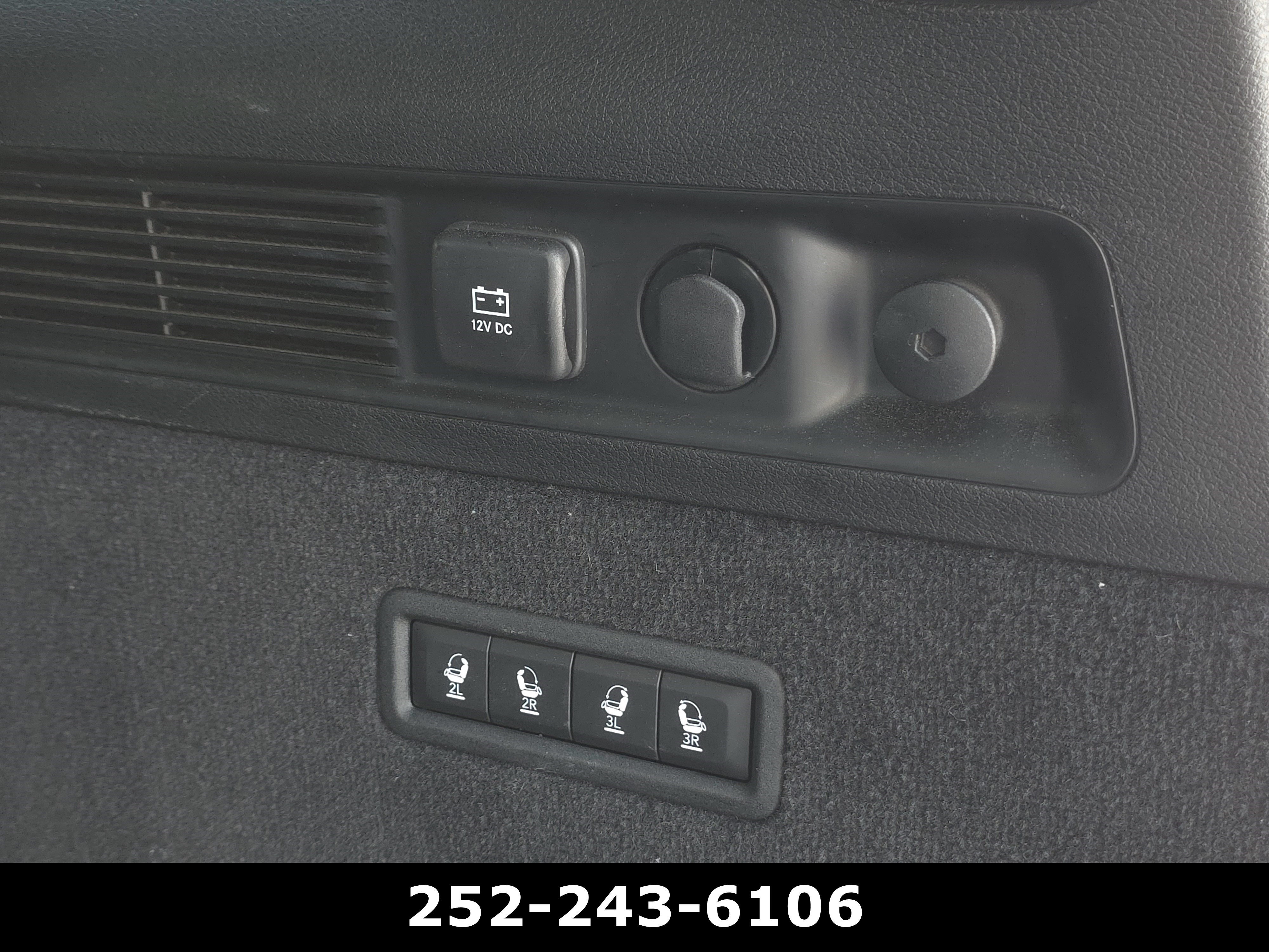 Used 2022 Diamond Black Crystal Pearlcoat Jeep Series II image 25