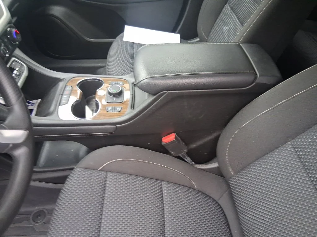 Used 2022 White GMC SLE image 15