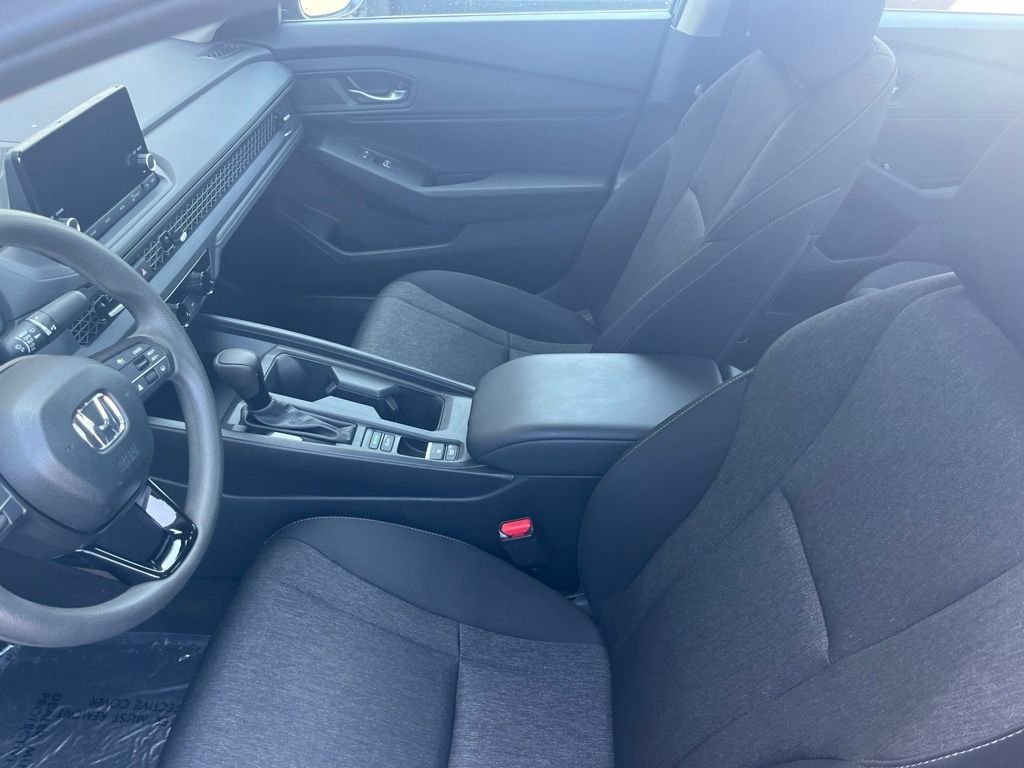Certified Used 2025 Crystal Black Pearl Honda SE image 4