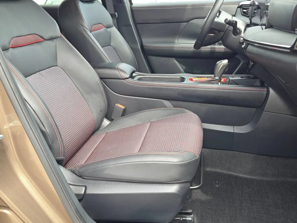 Used 2025 Brown Nissan SR image 4