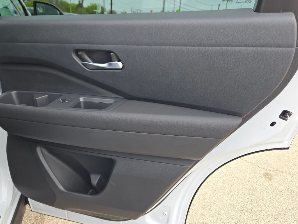 New 2026 Everest White Pearl TriCoat Nissan SL image 8