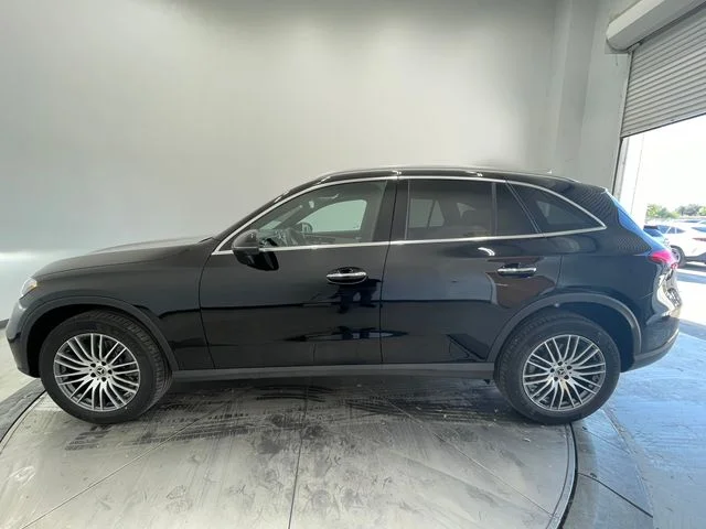 New 2027 Beige Mercedes-Benz GLC 300 image 17