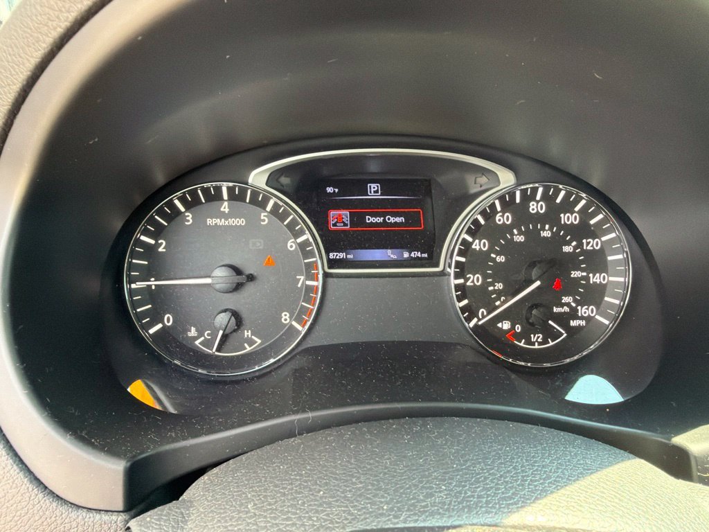 Used 2017 Super Black Nissan 2.5 SV image 2