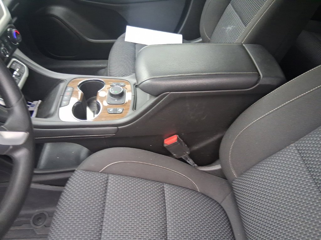Used 2022 White GMC SLE image 15