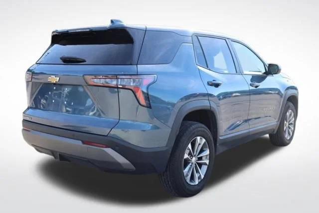Used 2025 Lakeshore Blue Metallic Chevrolet LT image 11
