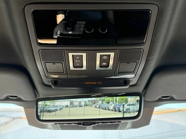 New 2026 Woolstone Green Land Rover X-Dynamic SE image 40