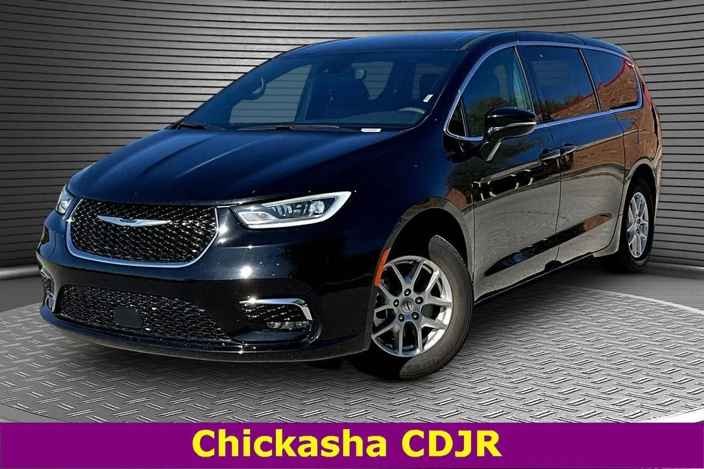 2025 Chrysler Pacifica Select's photo