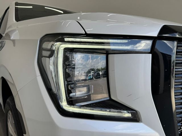 Used 2021 White Frost Tricoat GMC Denali image 34