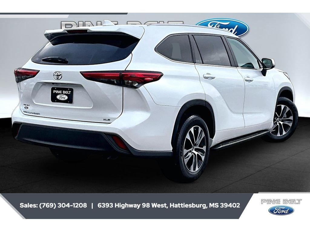 Used 2023 Wind Chill Pearl Toyota XLE image 12