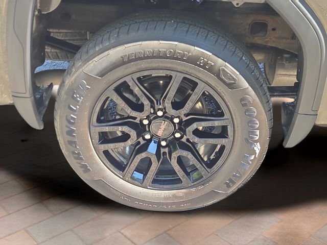Used 2024 Deep Bronze Metallic GMC Elevation image 24