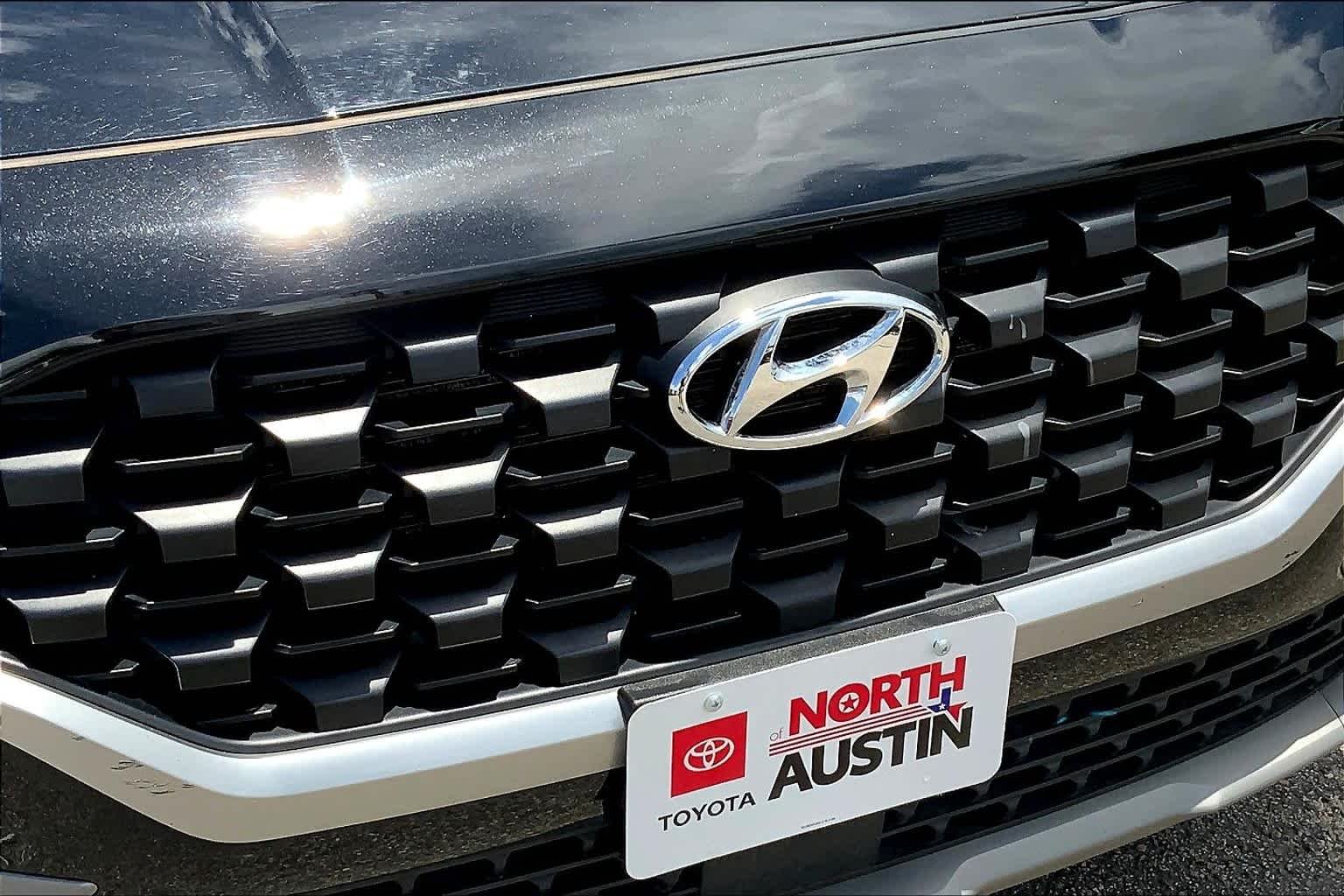 Used 2021 Twilight Black Hyundai SE image 28