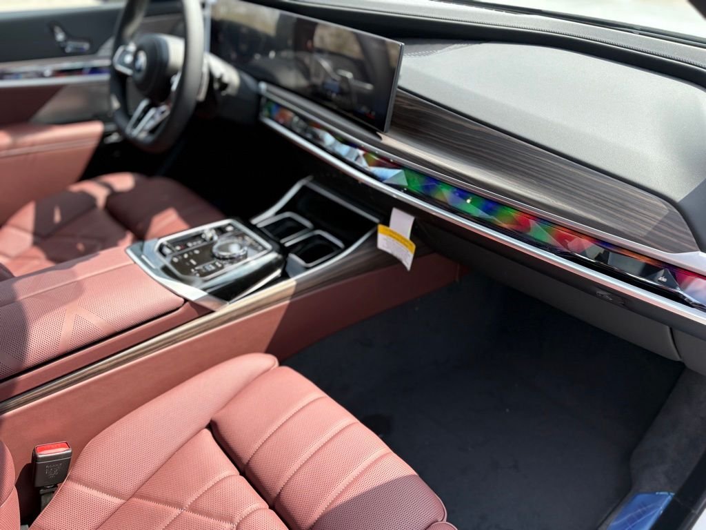 2025 BMW 7 Series 760i - Photo 24