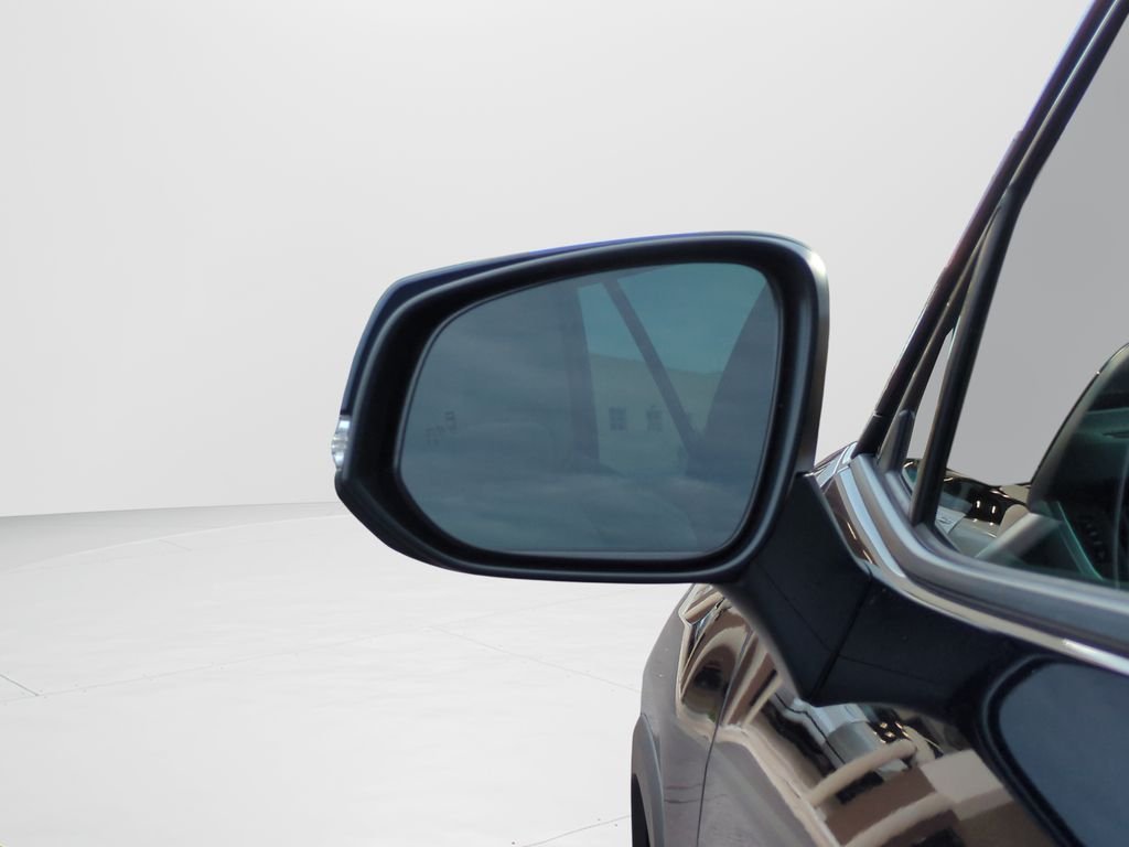 Used 2022  Toyota XLE Premium image 28