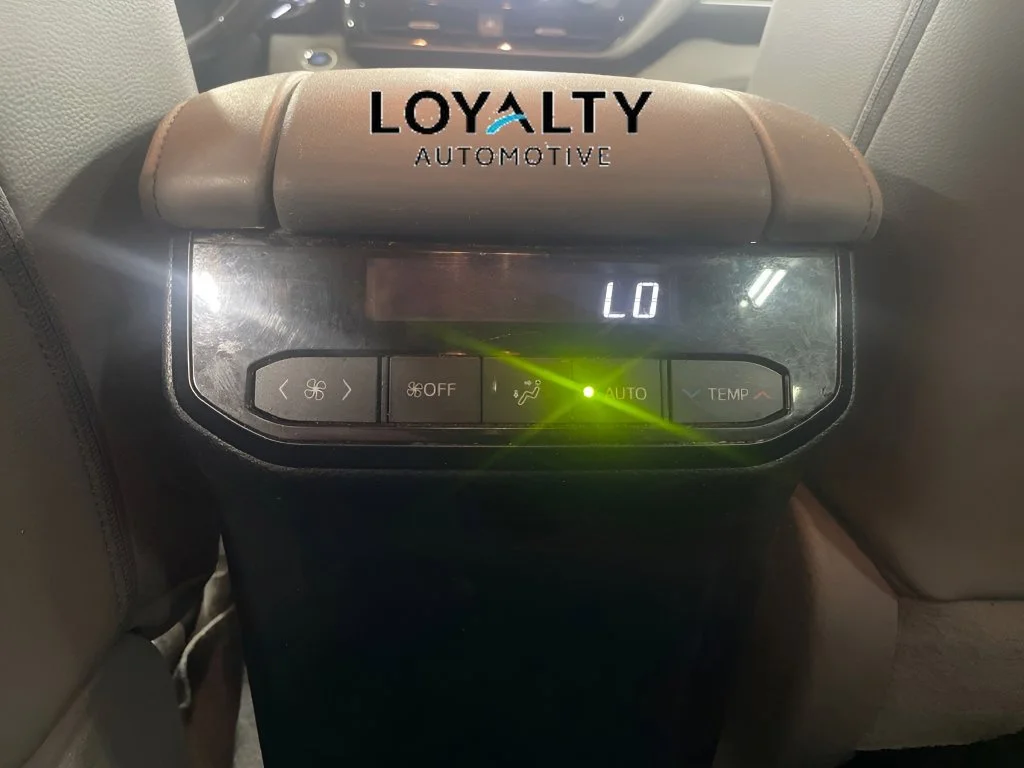 Used 2020 Silver Toyota XLE image 13