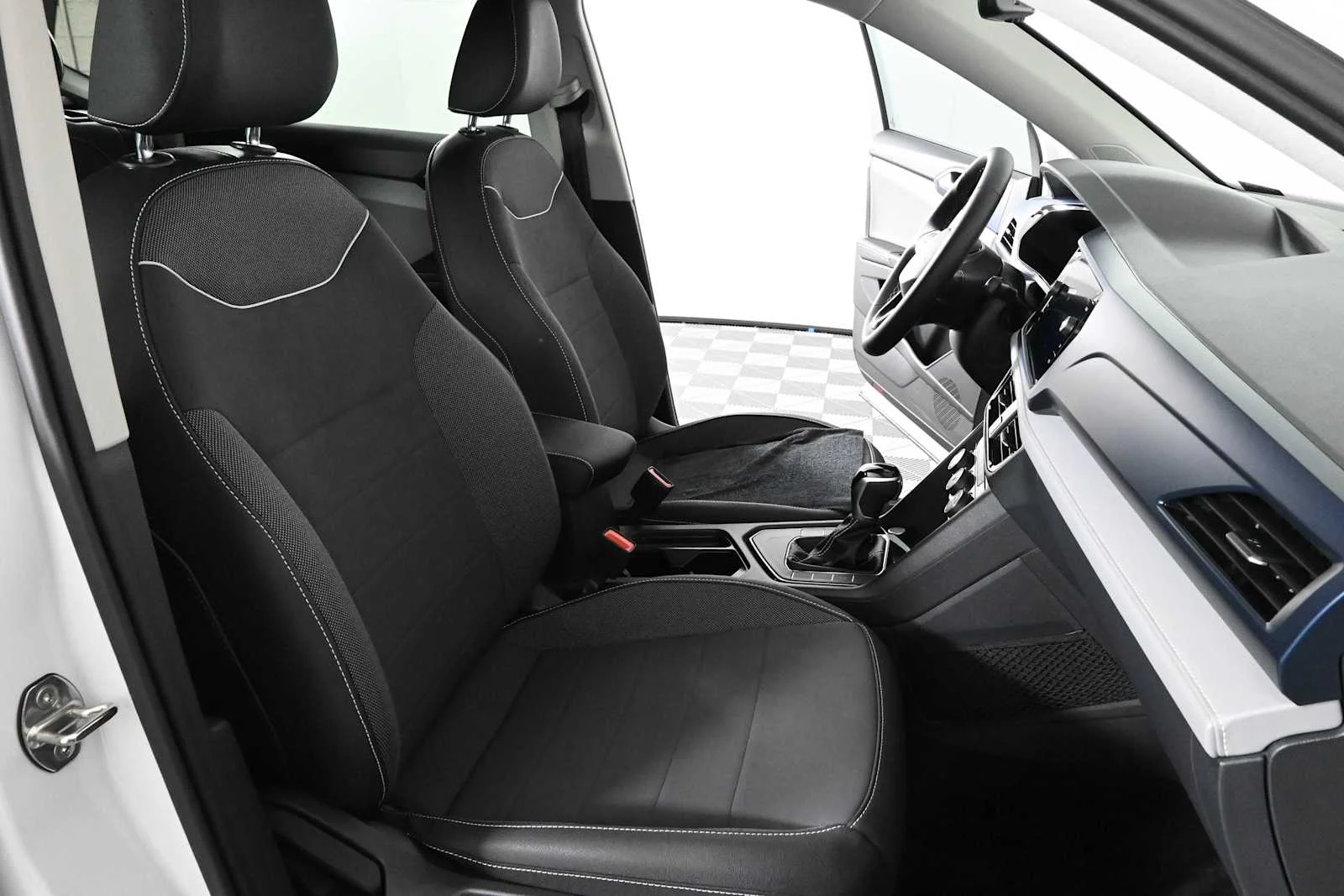 Certified Used 2024 Pure White Volkswagen SE image 9