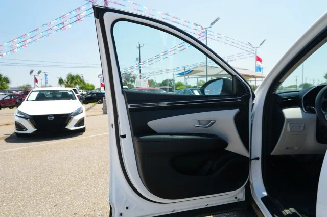 Used 2024 White Pearl Hyundai SEL image 14