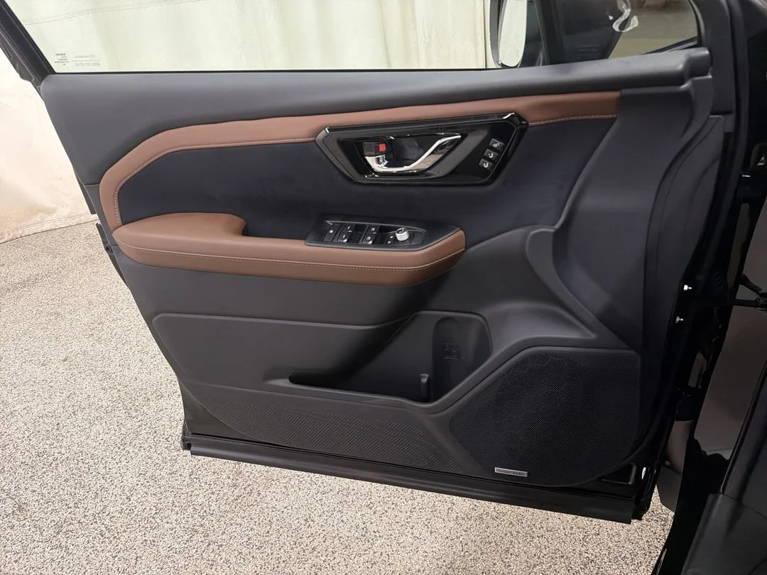 New 2026 Crystal Black Silica Subaru Touring image 18