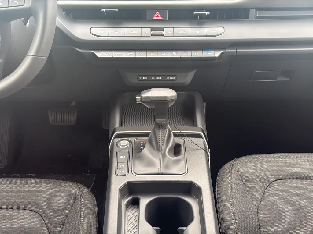 New 2027 Snow White Pearl Kia LX image 43