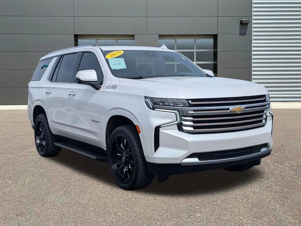 Used 2023 Iridescent Pearl Tricoat Chevrolet High Country image 3
