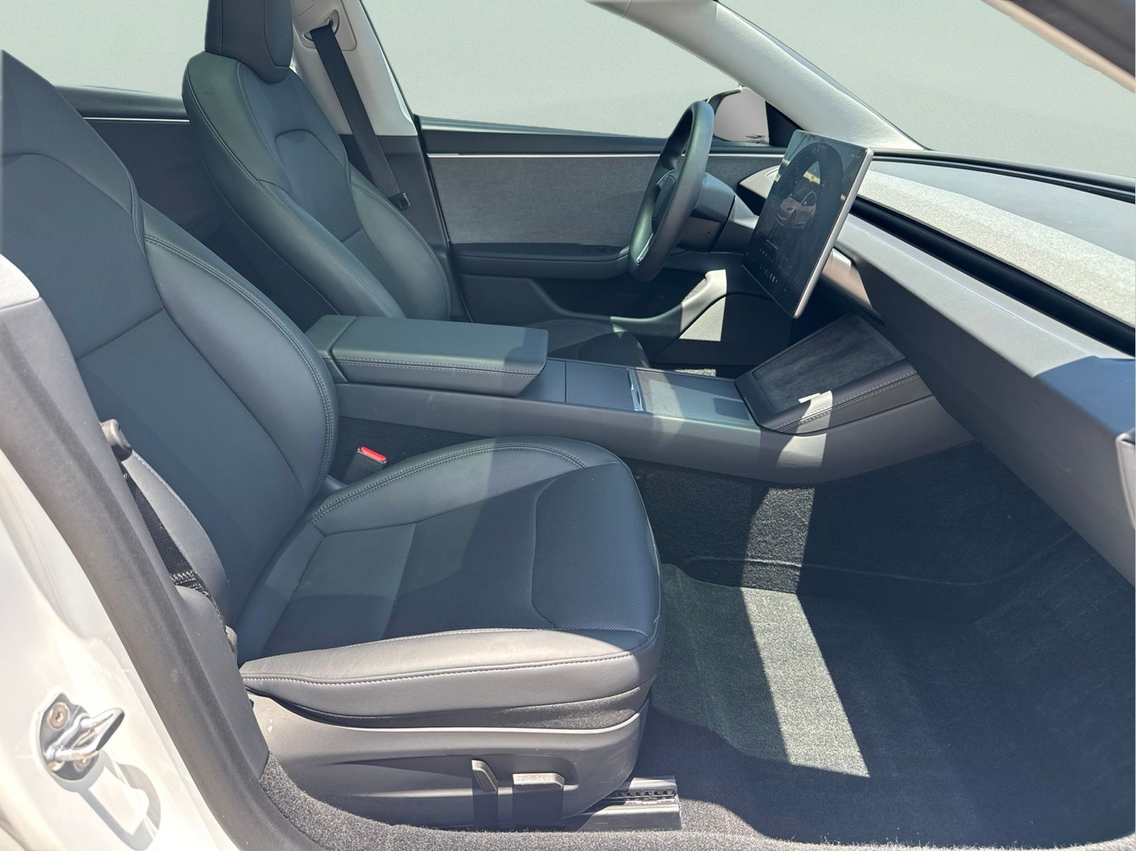 Used 2025  Tesla Long Range image 32