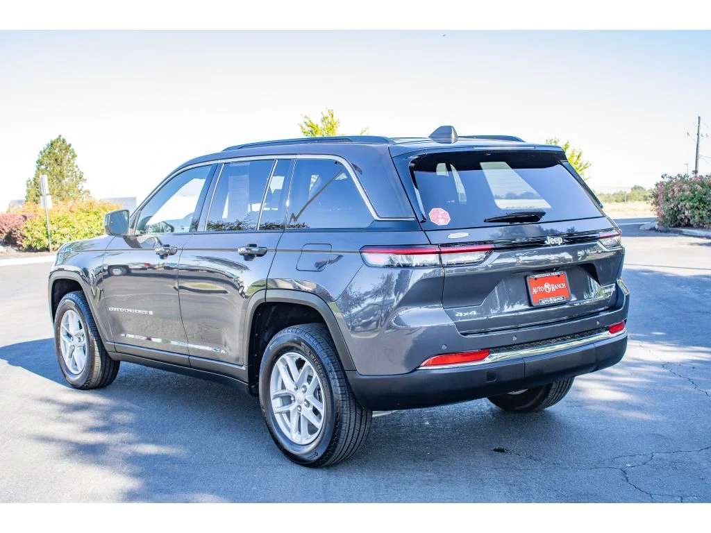 Used 2024 Baltic Gray Metallic Clearcoat Jeep Laredo X image 6