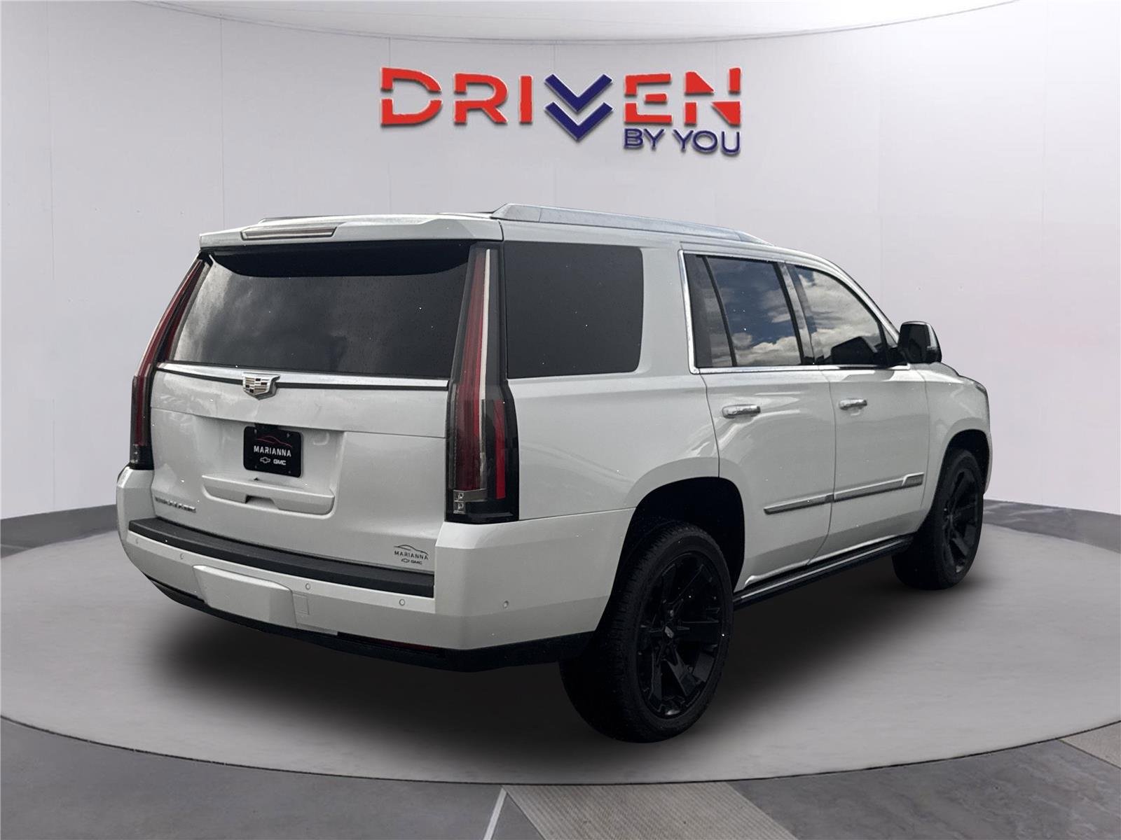 Used 2020 CRYSTAL WHITE TRICOAT Cadillac Premium Luxury image 4