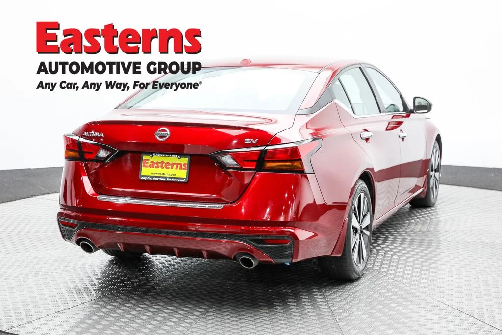 Used 2021 Red Nissan 2.5 SV image 5