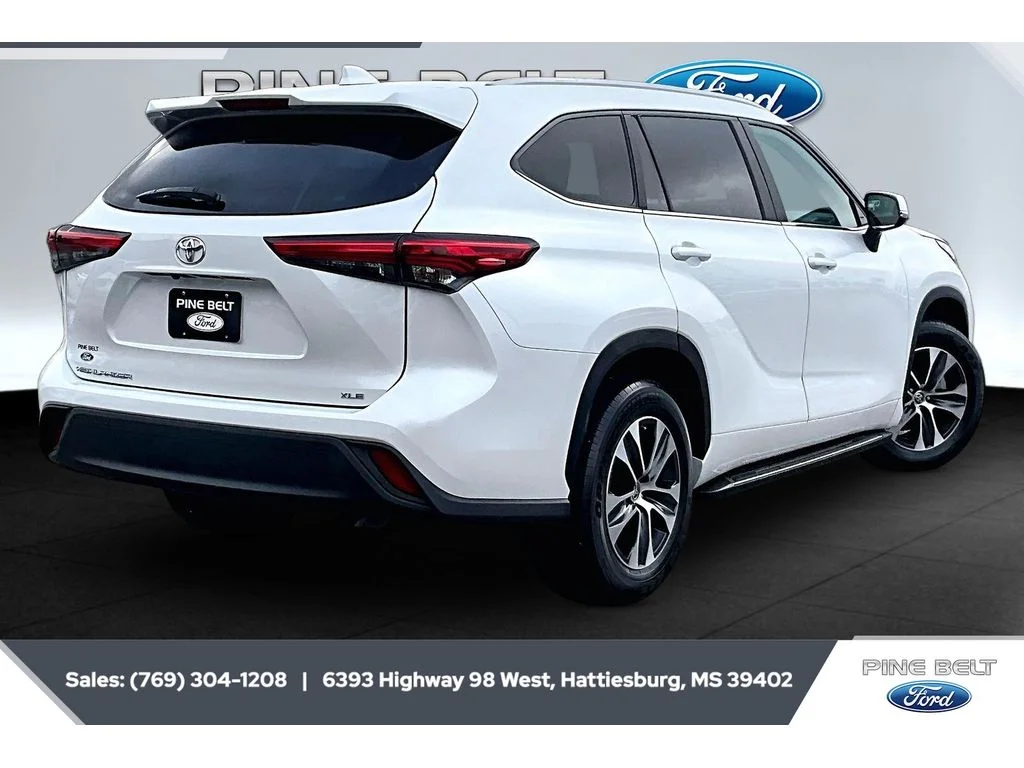 Used 2023 Wind Chill Pearl Toyota XLE image 12