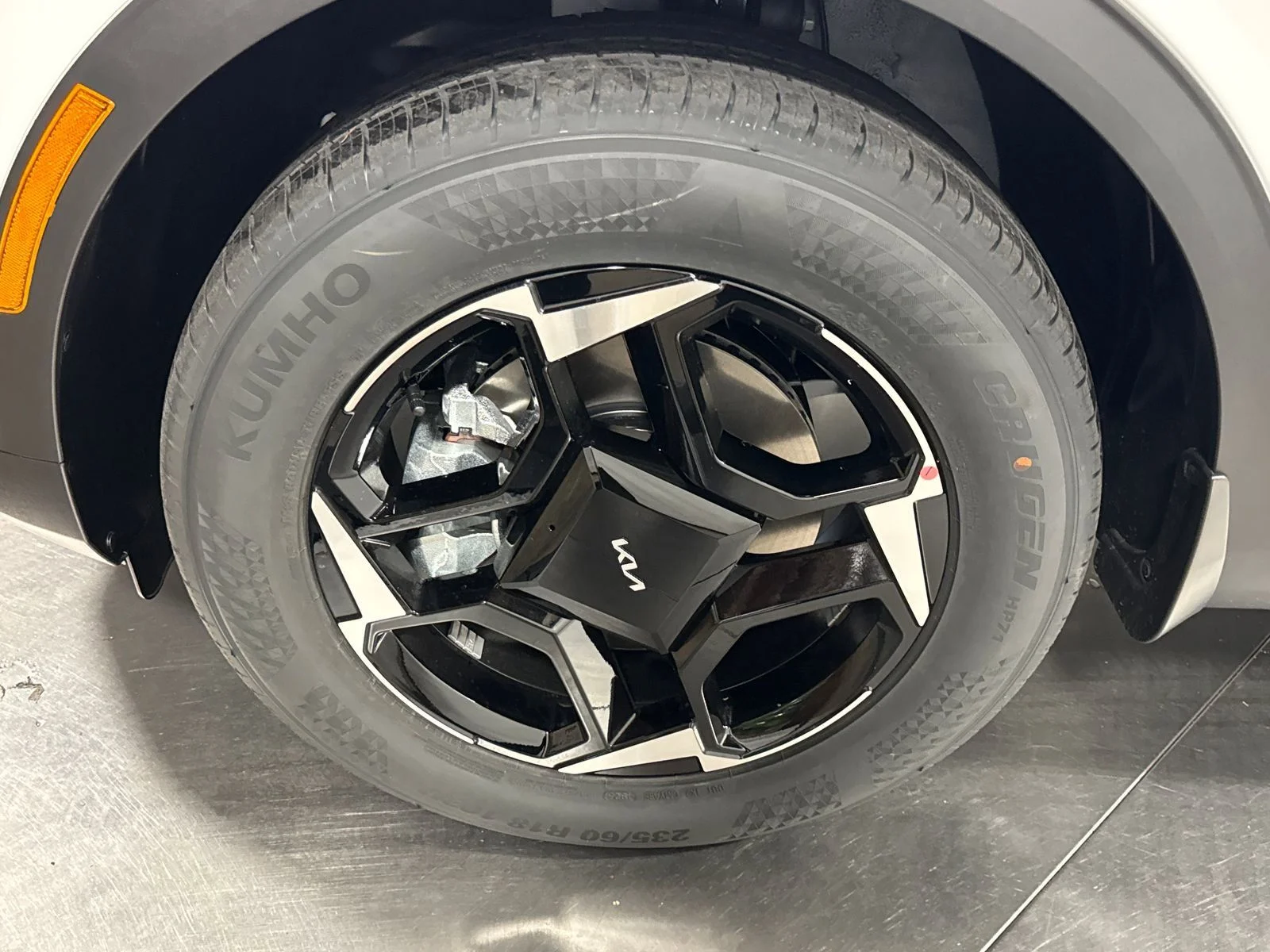 New 2026 Glacial White Pearl Kia EX image 2