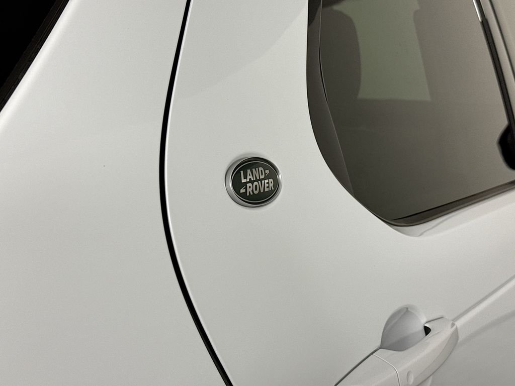 Used 2018 White Land Rover HSE image 33