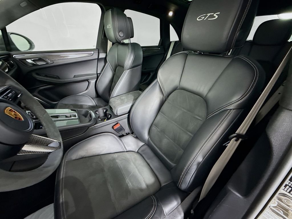 Used 2023  Porsche GTS image 5