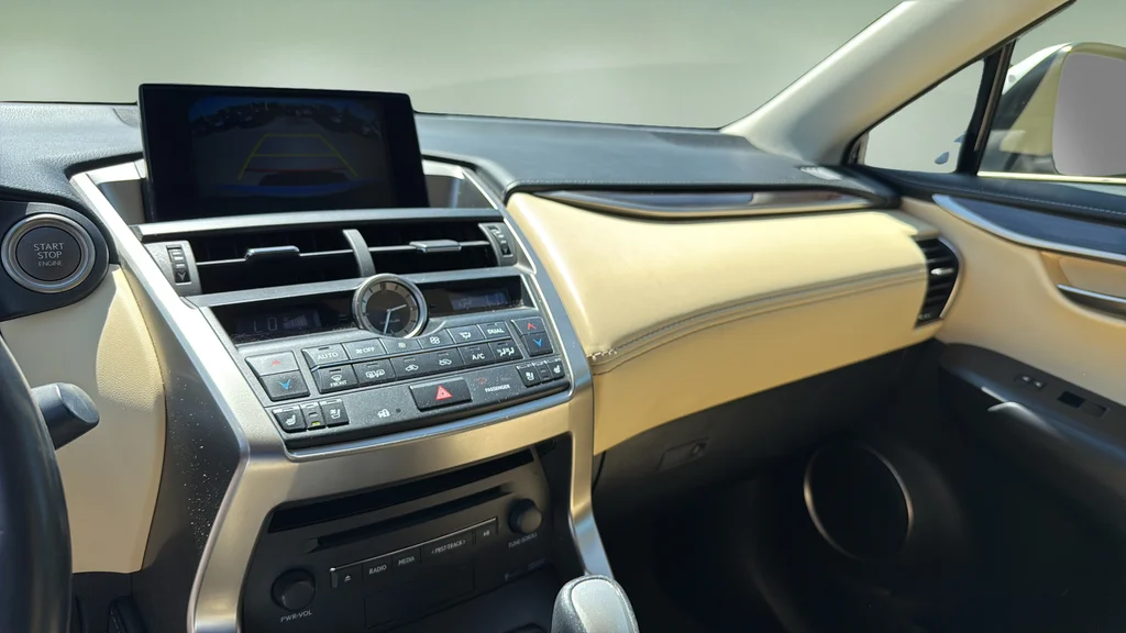 Used 2015 White Lexus 200t image 29