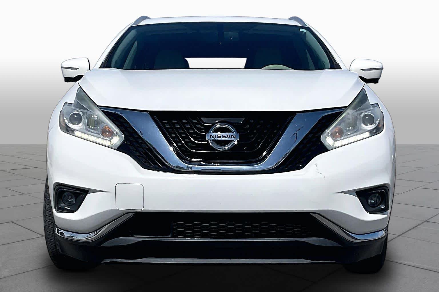 Used 2015 Pearl White Nissan SL image 4