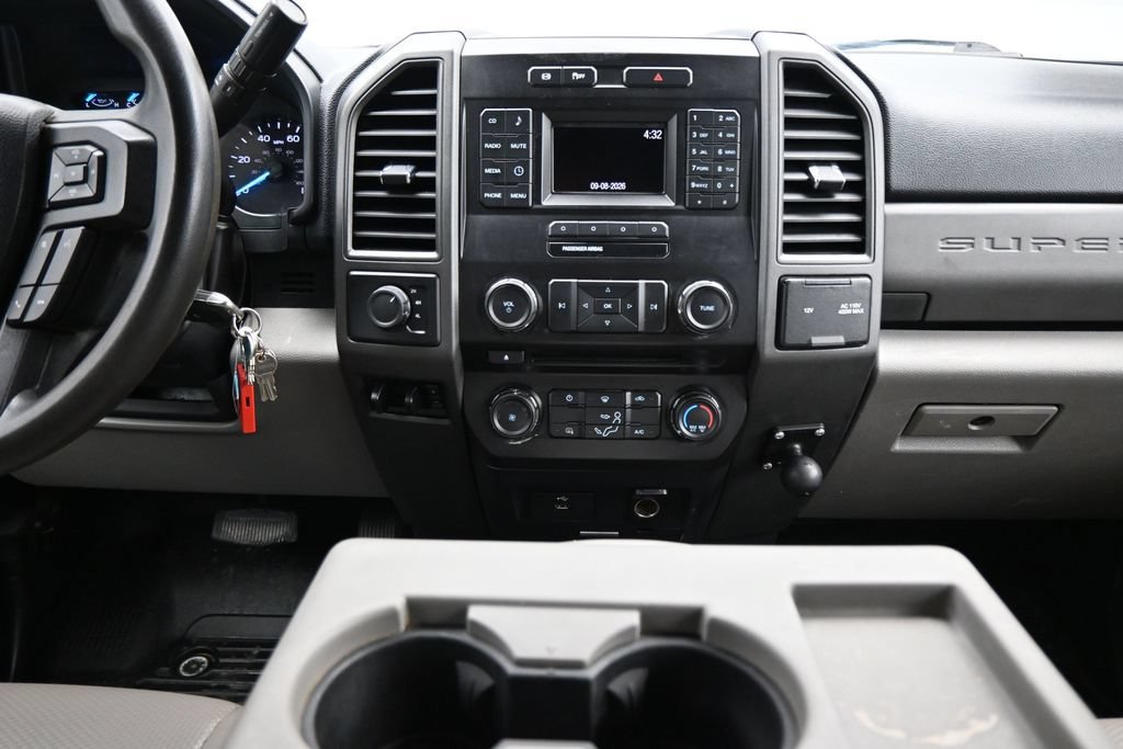 Used 2017 White Ford XL image 19