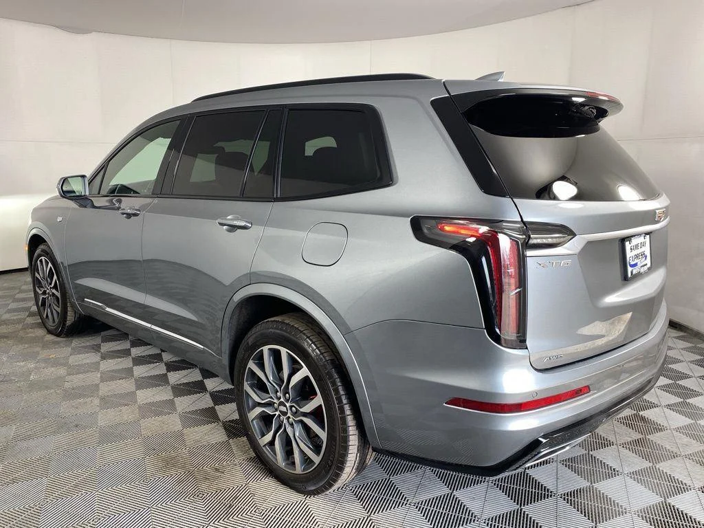 Used 2023 Argent Silver Metallic Cadillac Sport image 8