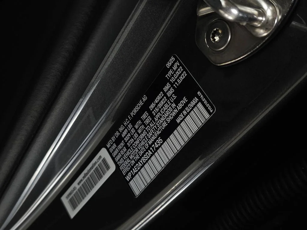 Used 2025  Porsche Base image 44