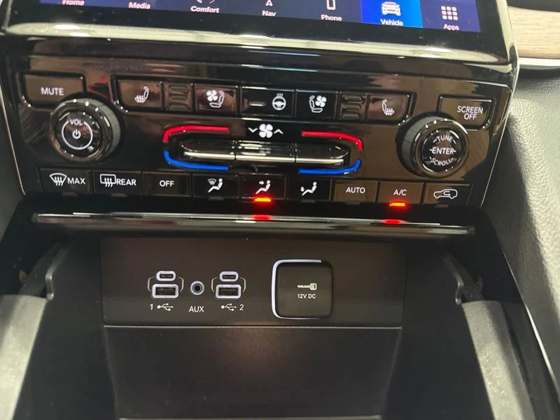 Used 2025 White Jeep Summit image 38