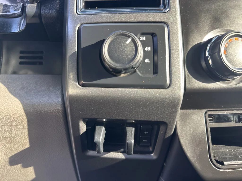Used 2019 Magnetic Metallic Ford XLT image 28