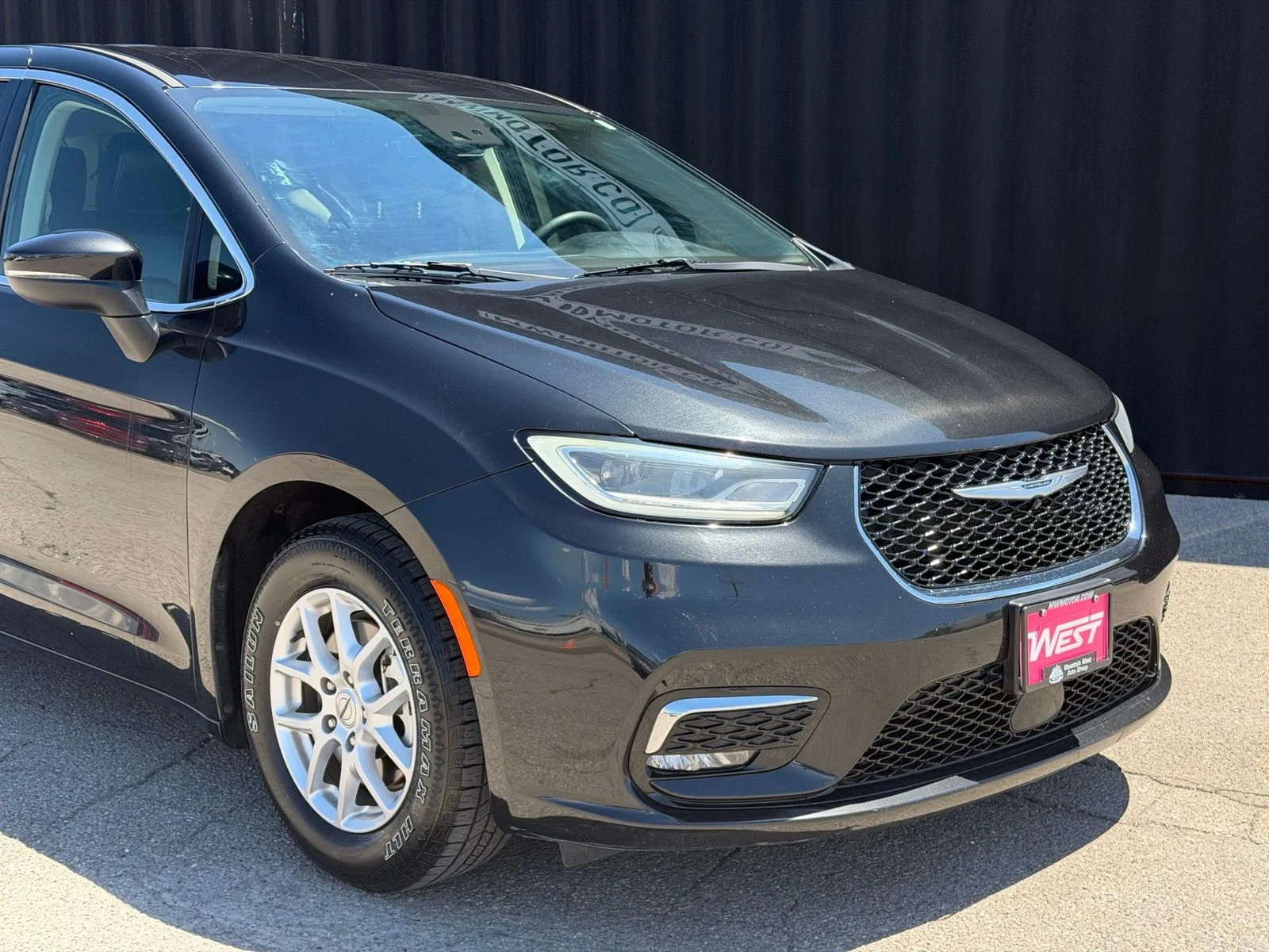 Used 2023 Black Chrysler Touring L image 3