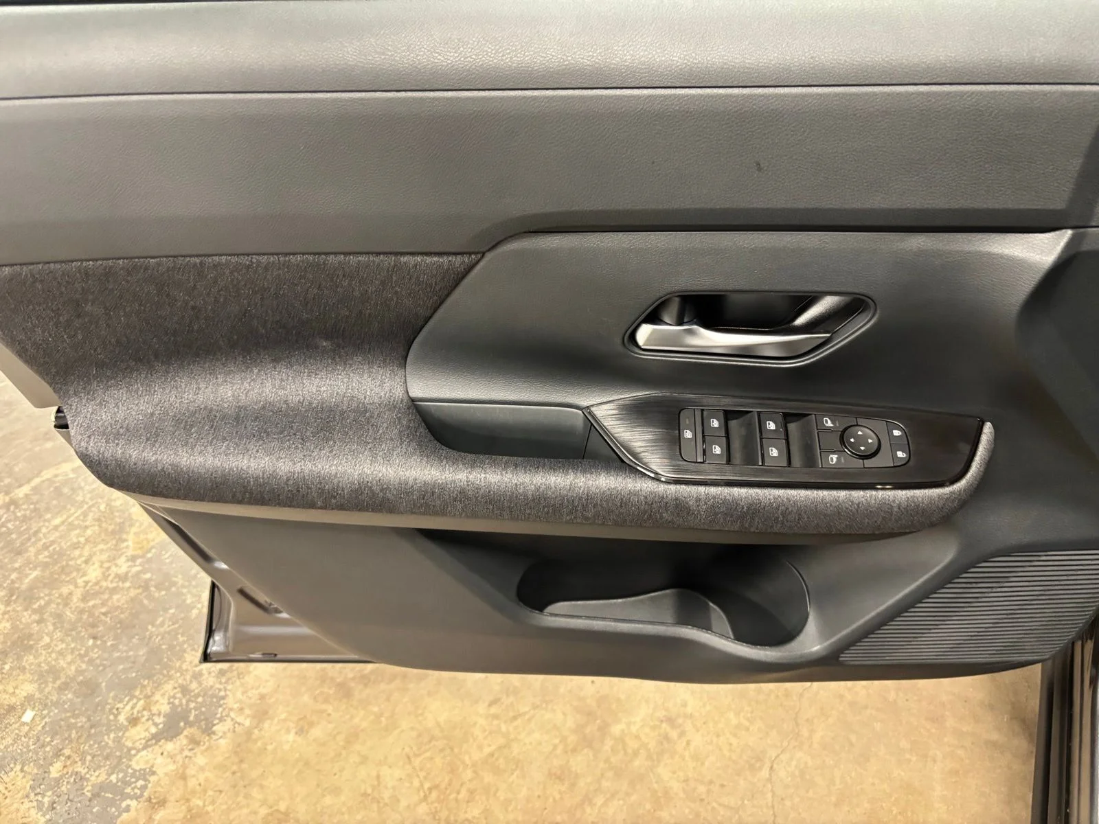 Used 2025 Gray Nissan SV image 17