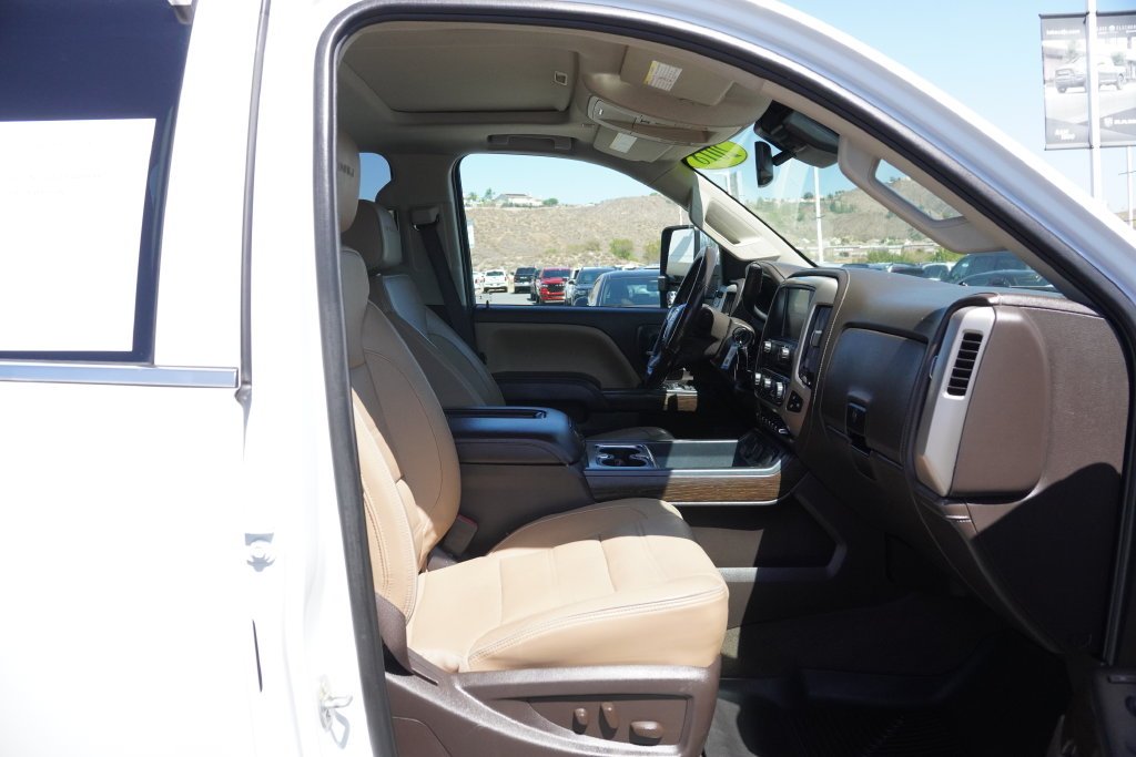 Used 2018 White GMC Denali image 31