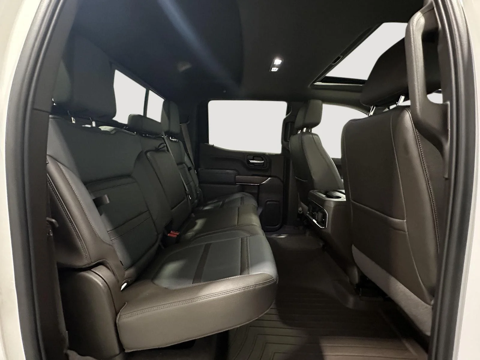 Used 2022 WHITE FROST TRICOAT GMC Denali image 26