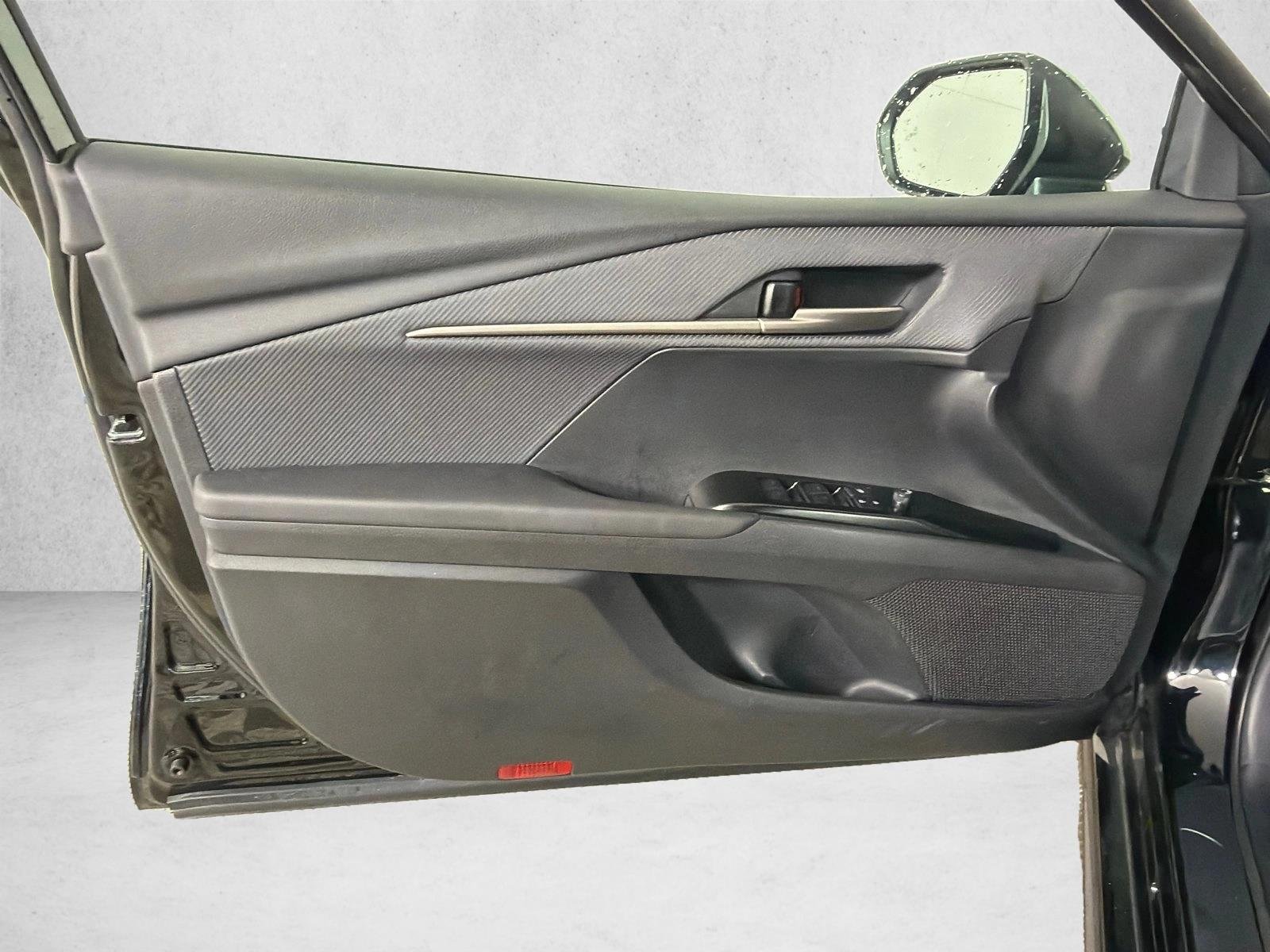 Used 2025  Toyota SE image 10