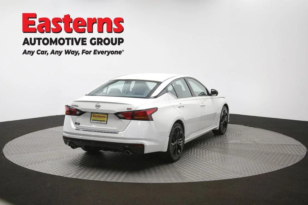 Used 2023 White Nissan 2.5 SR image 39