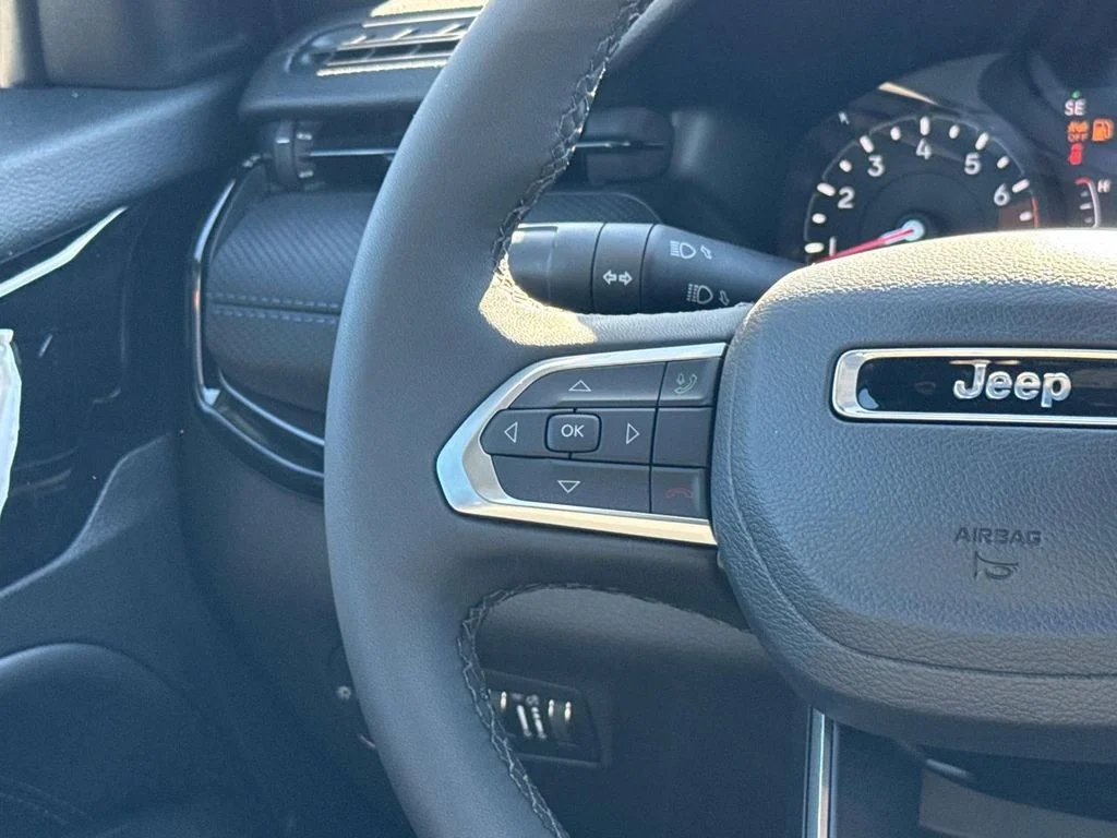 New 2026 White Jeep Latitude image 12
